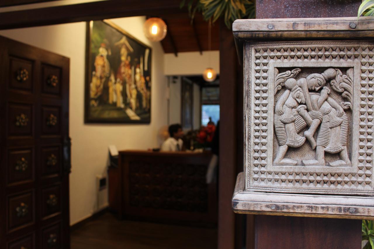 Отель Kandyan Экстерьер фото